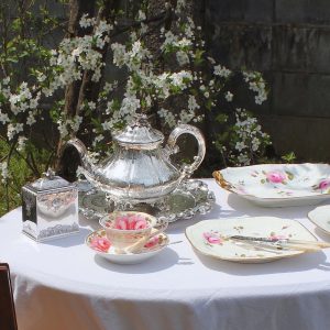 スモモの花と。