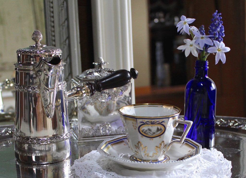 風景画のコーヒーカップ