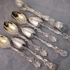 ティーセットいくつか。