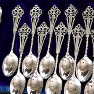 スプーンとトング。