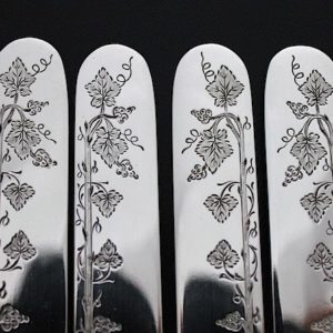 シルバー２点とオペラグラス、アップしています。