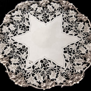 葡萄柄ピアス、ケーキをのせるコンポート