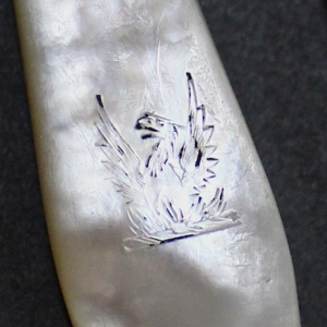 # シルバーのクレスト