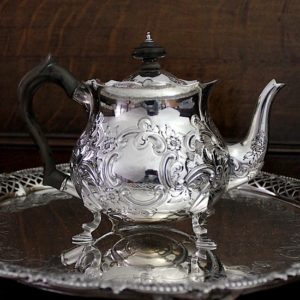 小さな花柄ティーポット