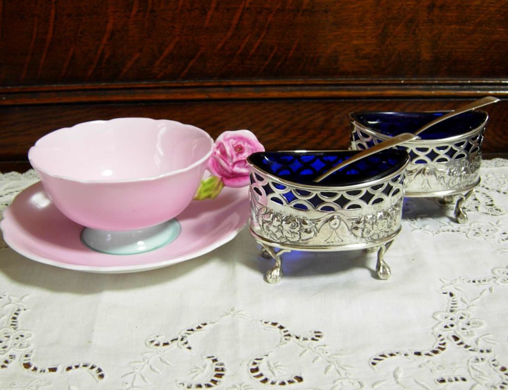 シルバーの調味料入れ