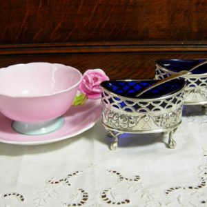 シルバーの調味料入れ