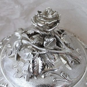 ポットのつまみ、いろいろ