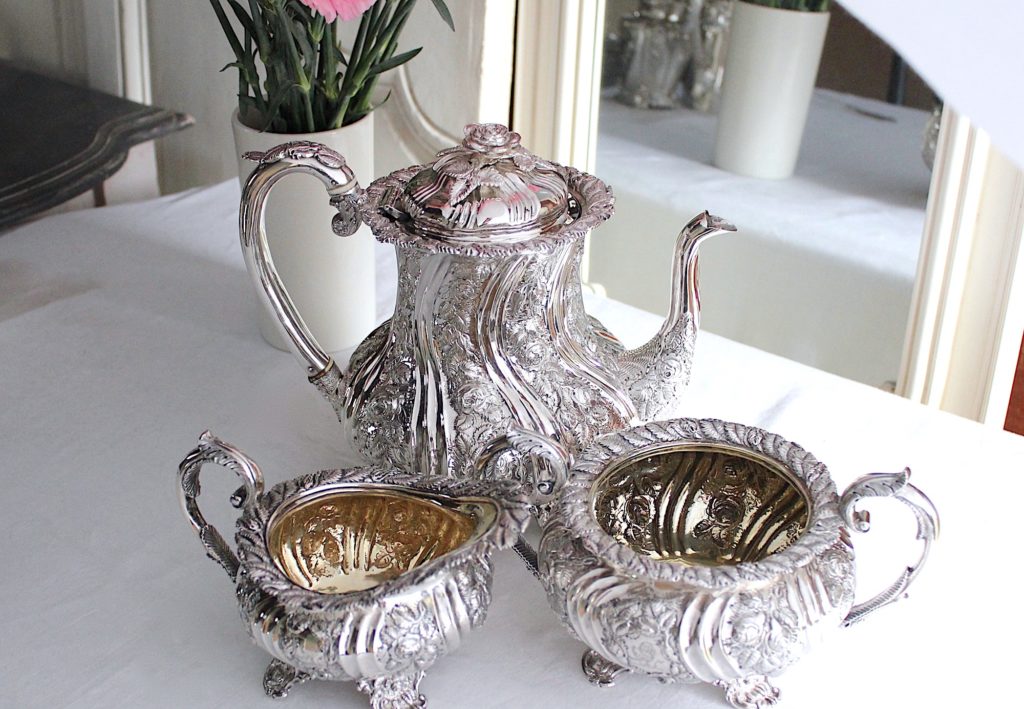 薔薇の3点ティーセット、アップしています。