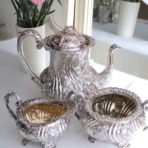 薔薇の3点ティーセット、アップしています。