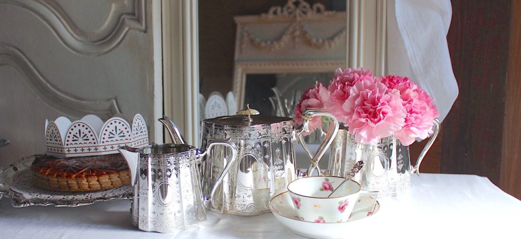 ティーポットに白蝶貝のつまみ！？