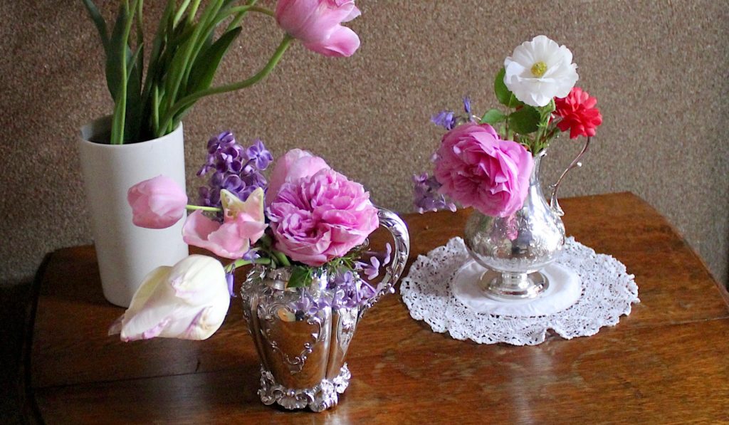 ミルクジャグに 花を生ける