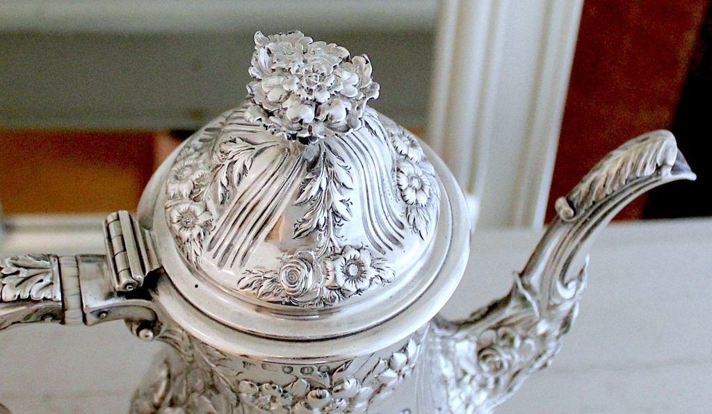 ポットのつまみ、いろいろあります。