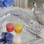 小さめトレーにマカロン、あじさい..