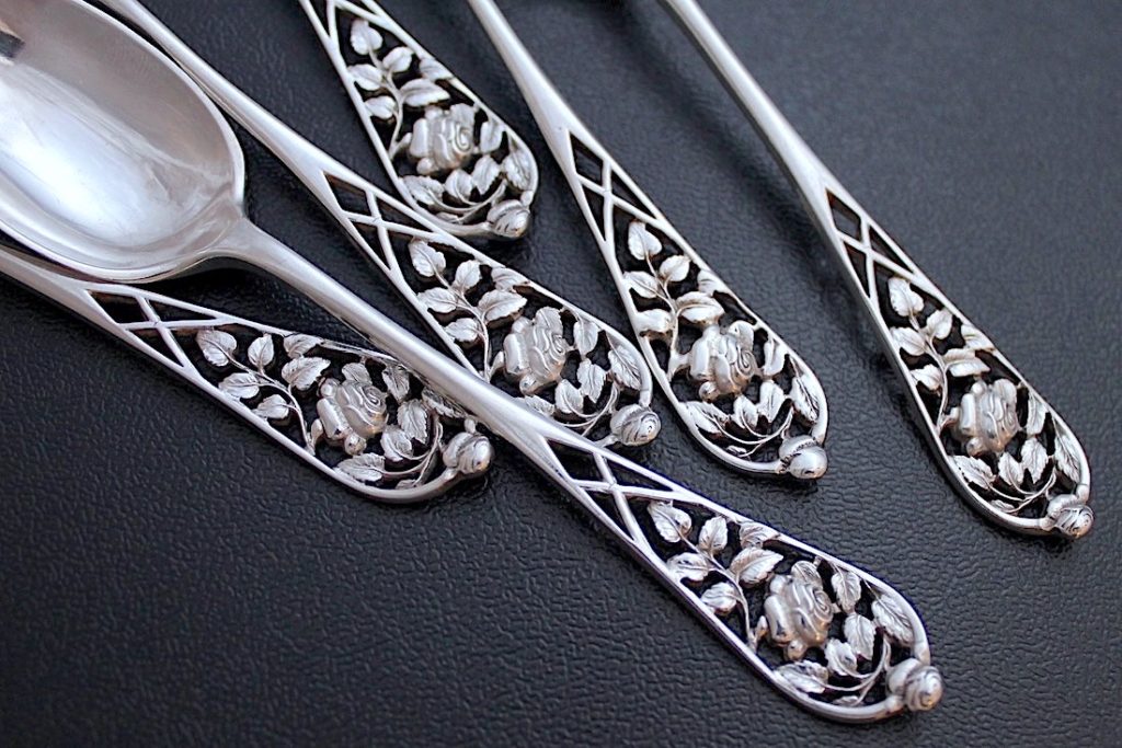 24日に新入荷をアップの予定です。