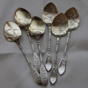 明日、新入荷のお品を数点ご紹介します。