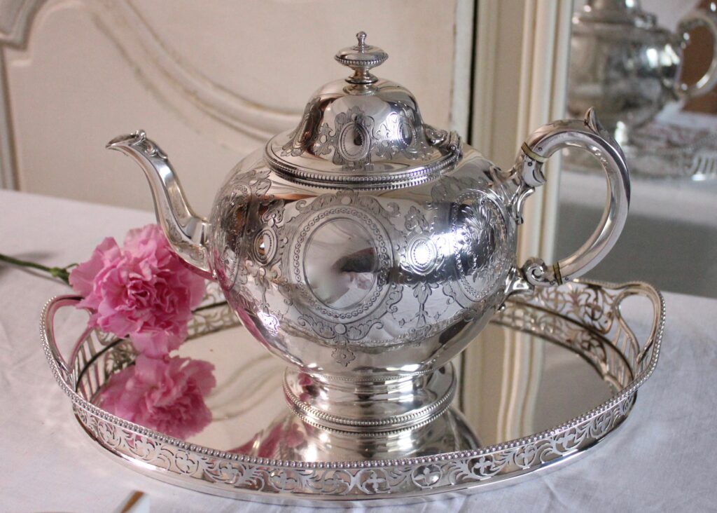 火曜日の夜にアップいたします。