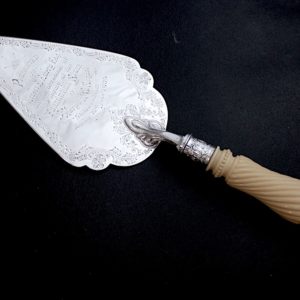 パイサーバー彫刻のハンドル-Trowel　1904年シェフィールド