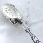 ご予約済み、花柄のキャディスプーン、スコップ形 1902年