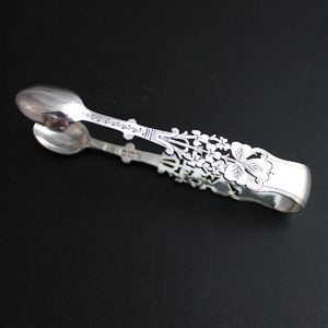 愛らしいクローバーのシュガートング 1906年