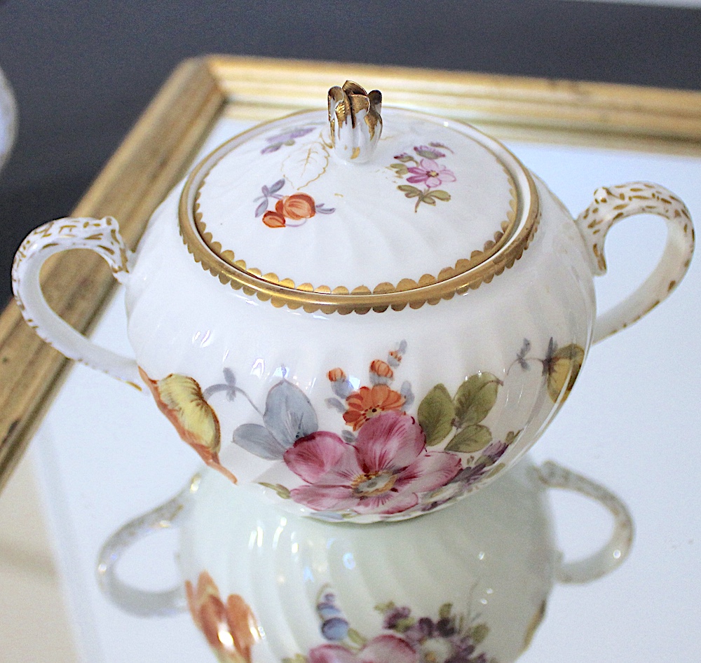 ニンフェンブルグ 花柄＆金彩シュガーボウル、ハンドペイント　　