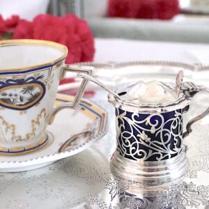 ご予約済み：透かしのマスタードポット&青ガラス 1904年