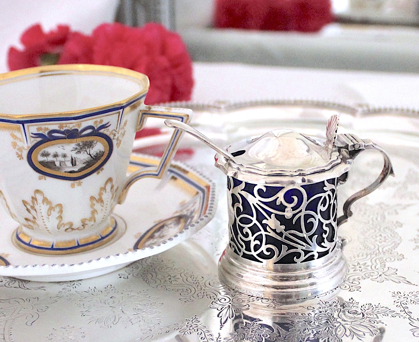 ご予約済み：透かしのマスタードポット&青ガラス 1904年