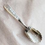 Sold：白蝶貝キャディスプーン花びらスコップ1900年